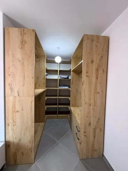 Tirane, jepet me qera apartament 2+1 Kati 4, 115 m² 580 € (Ali Dem)