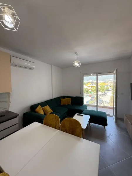 Tirane, jepet me qera apartament 2+1 Kati 4, 115 m² 580 € (Ali Dem)