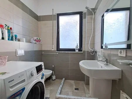 Tirane, jepet me qera apartament 2+1+2+Ballkon Kati 1, 85 m² 700 € (Don Bosko)