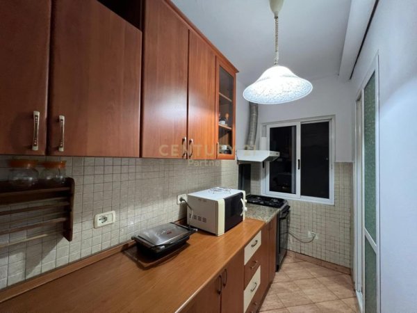 Tirane, jepet me qera apartament 2+1 Kati 5, 81 m² 450 € (Ali Demi)