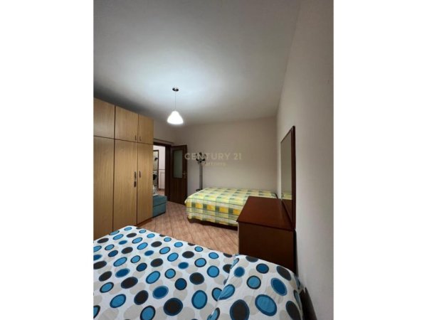 Tirane, jepet me qera apartament 2+1 Kati 5, 81 m² 450 € (Ali Demi)
