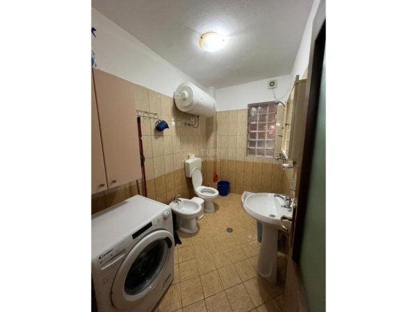 Tirane, jepet me qera apartament 2+1 Kati 5, 81 m² 450 € (Ali Demi)