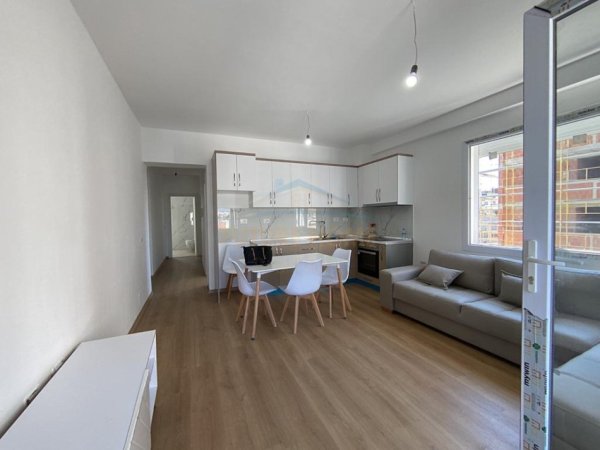 Tirane, jepet me qera apartament 2+1 Kati 6, 95 m² 550 € (Fusha E Aviacionit)