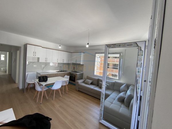 Tirane, jepet me qera apartament 2+1 Kati 6, 95 m² 550 € (Fusha E Aviacionit)