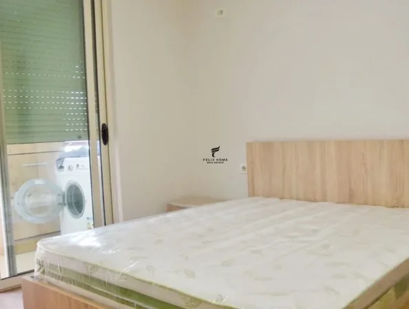 Tirane, jepet me qera apartament 1+1+Ballkon Kati 2, 65 m² 600 € (KOMUNA E PARISIT)