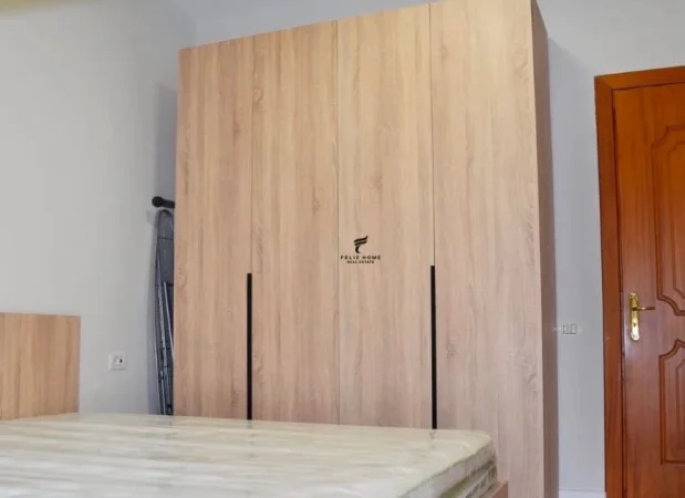 Tirane, jepet me qera apartament 1+1+Ballkon Kati 2, 65 m² 600 € (KOMUNA E PARISIT)