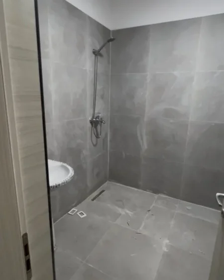 Tirane, shitet apartament 3+1 , 153 m² 122.400 € 