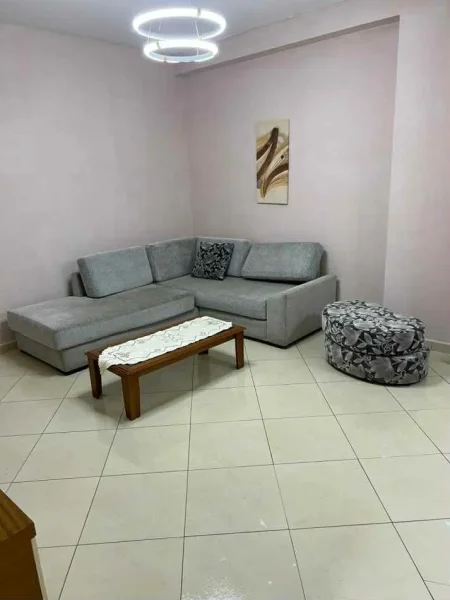 Tirane, jepet me qera apartament 1+1+Ballkon Kati 7, 70 m² 400 € (AFER BAR ARTISTI ASTIR)