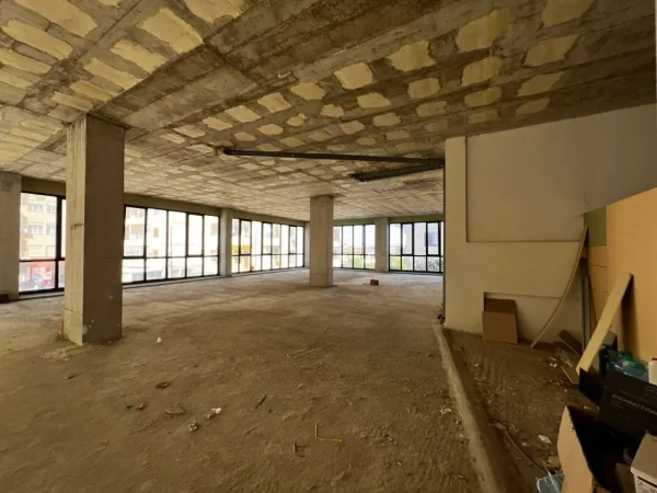 Tirane, jepet me qera ambjent biznesi , 500 m² 3.500 € 