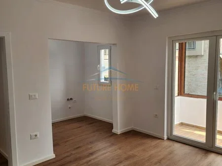 Tirane, shitet apartament 1+1 Kati 4, 51 m² 95.000 € (Porcelan)