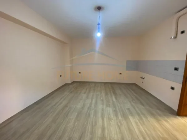 Qera, Apartament 1+1, Myslym Shyri, Tiranë