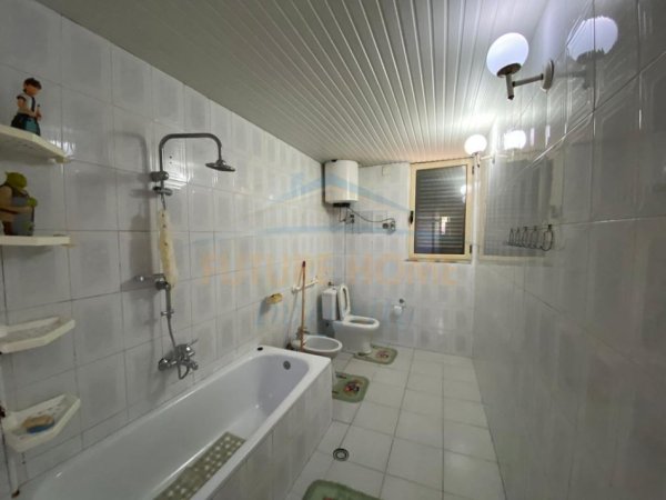 Tirane, jepet me qera apartament 2+1 Kati 1, 157 m² 500 €