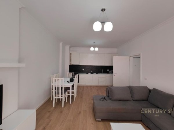 Tirane, jepet me qera apartament 1+1 Kati 1, 80 m² 550 € (Oxhaku)