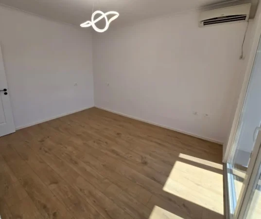 Tirane, shitet apartament 2+1+Ballkon Kati 4, 77 m² 145.000 € (rruga baardhyl)