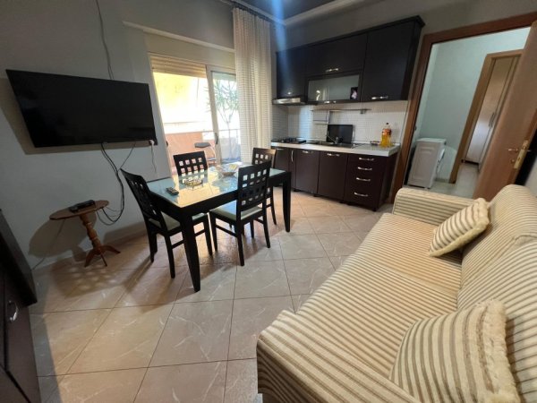Tirane, jepet me qera apartament 1+1+Ballkon Kati 5, 70 m² 550 € (rruga e kavajes)
