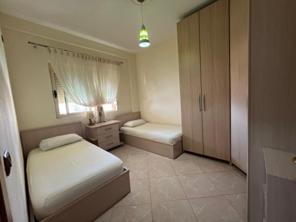 Tirane, jepet me qera apartament 1+1+Ballkon Kati 5, 70 m² 550 € (rruga e kavajes)