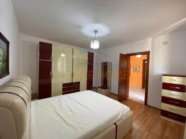 Tirane, jepet me qera apartament 2+1 Kati 1, 157 m² 500 € (Ish Tregu Elektrik, Tiranë)