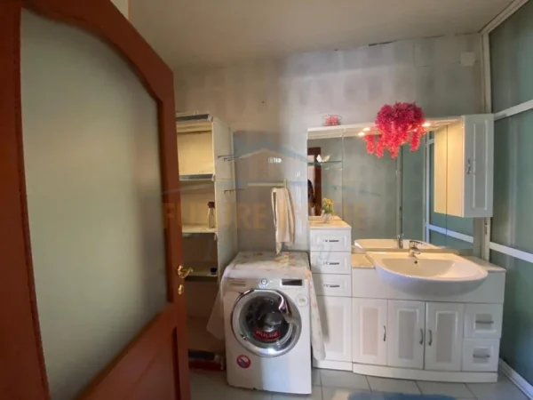 Tirane, jepet me qera apartament 2+1 Kati 1, 157 m² 500 € (Ish Tregu Elektrik, Tiranë)