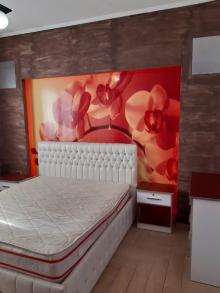 Tirane, jepet me qera apartament 2+1+Ballkon Kati 2, 110 m² 400 € (SIRI KODRA)