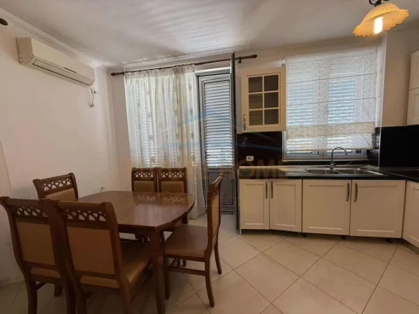Tirane, jepet me qera apartament 2+1+Ballkon Kati 3, 110 m² 450 € (RRUGA INDUSTRIALE ARDENO)  UNA56884
