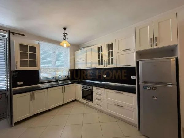 Tirane, jepet me qera apartament 2+1+Ballkon Kati 3, 110 m² 450 € (RRUGA INDUSTRIALE ARDENO)  UNA56884