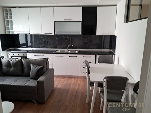 Tirane, jepet me qera apartament 2+1 Kati 2, 71 m² 550 € (Pallati me shigjeta)