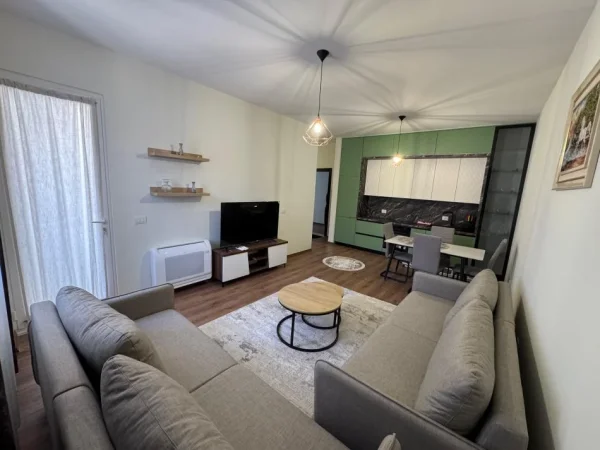 Tirane, jepet me qera apartament 2+1 Kati 5, 550 €