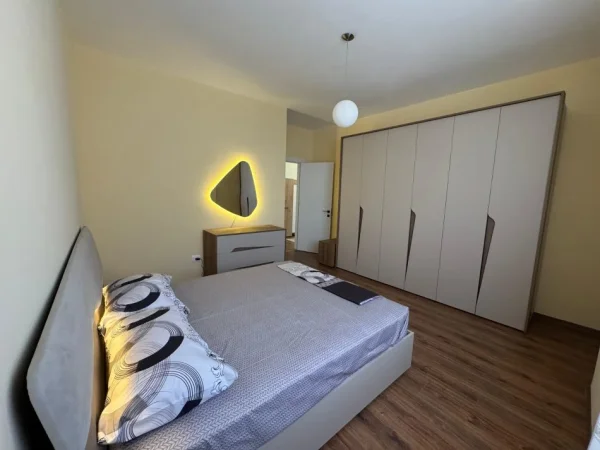 Tirane, jepet me qera apartament 2+1 Kati 5, 550 €