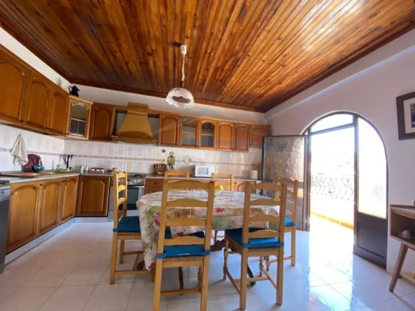 0683487469 Tirane, jepet me qera apartament 2+1+Parkim Kati 1, 158 m² 500 € (Ish Tregu Elektrik)