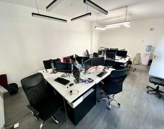 Zyre me qera tek Kompleksi Square 21 ne Tirane