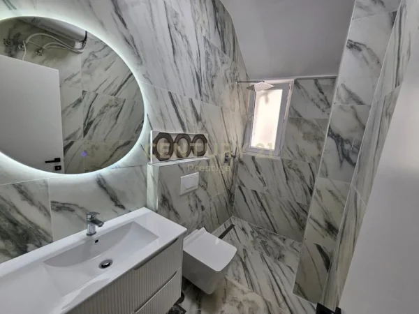 Tirane, jepet me qera zyre Kati 1, 70 m² 1.000 € (QENDER MBI NEPTUN)