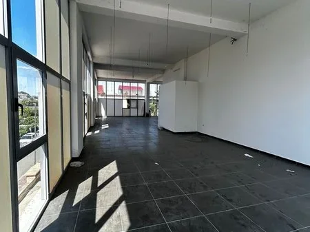 Tirane, jepet me qera ambjent biznesi Kati 1, 216 m² 1.000 € 