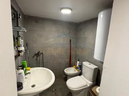 Tirane, shitet apartament 2+1 Kati 1, 76 m² 75.000 € (Fresku)