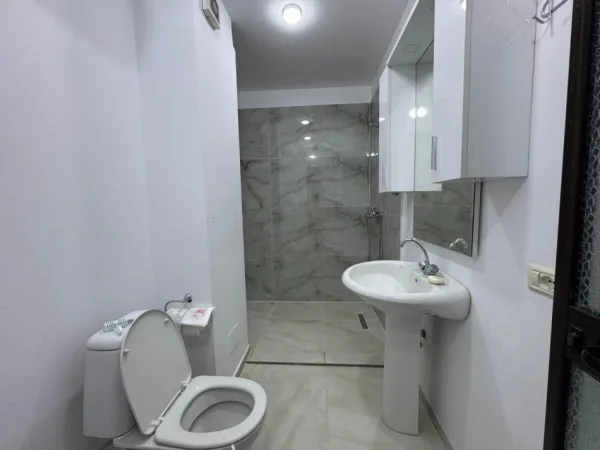 Tirane, shitet apartament 2+1+Ballkon Kati 3, 126 m² 260.000 € (Rruga Kavajes)