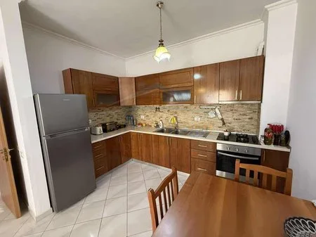 Tirane, jepet me qera apartament 2+1 Kati 5, 106 m² 460 € 