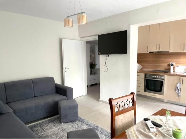Tirane, jepet me qera apartament 3+1 Kati 5, 90 m² 750 € (Rruga Fortuzi)