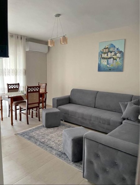 Tirane, jepet me qera apartament 3+1 Kati 5, 90 m² 750 € (Rruga Fortuzi)