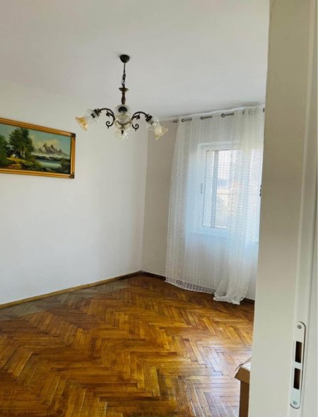 Tirane, jepet me qera apartament 3+1 Kati 5, 90 m² 750 € (Rruga Fortuzi)