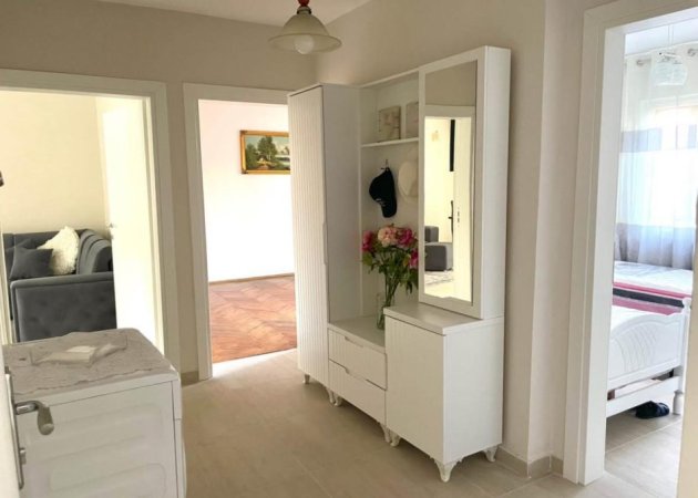 Tirane, jepet me qera apartament 3+1 Kati 5, 90 m² 750 € (Rruga Fortuzi)