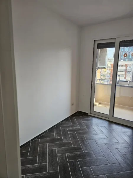 Tirane, jepet me qera ambjent biznesi Kati 8, 74 m² 800 € (Myslym Shyri)