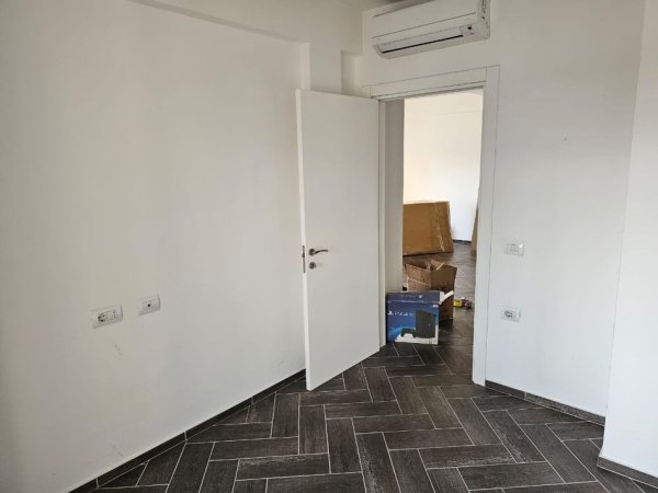 Tirane, jepet me qera ambjent biznesi Kati 8, 74 m² 1.000 € (Myslym Shyri)