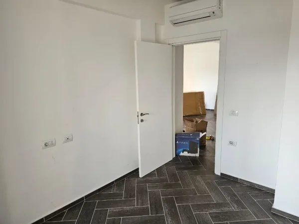 Tirane, jepet me qera ambjent biznesi Kati 8, 74 m² 800 € (Myslym Shyri)