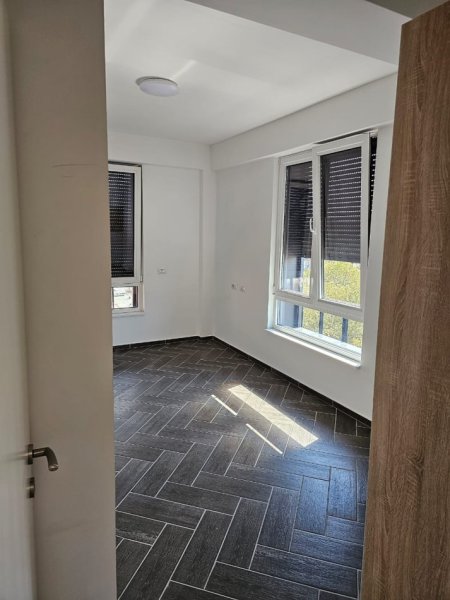 Tirane, jepet me qera ambjent biznesi Kati 8, 74 m² 1.000 € (Myslym Shyri)
