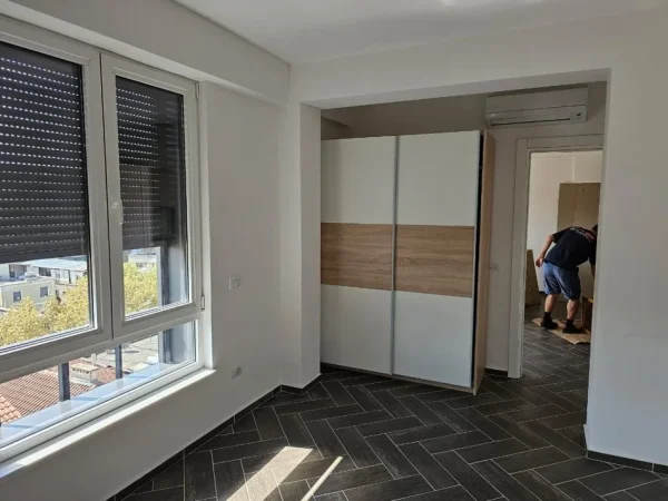 Tirane, jepet me qera ambjent biznesi Kati 8, 74 m² 800 € (Myslym Shyri)