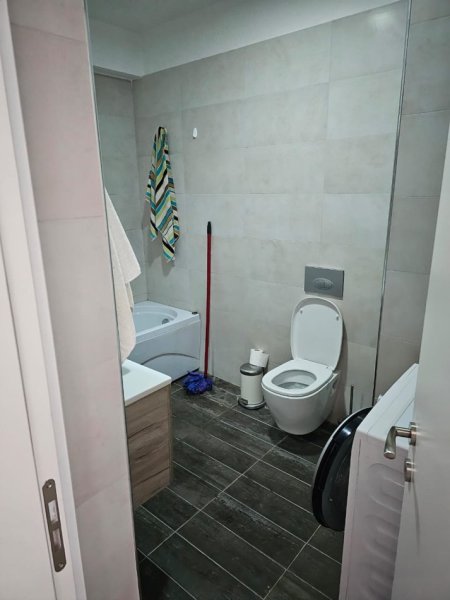 Tirane, jepet me qera ambjent biznesi Kati 8, 74 m² 1.000 € (Myslym Shyri)