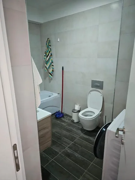 Tirane, jepet me qera ambjent biznesi Kati 8, 74 m² 800 € (Myslym Shyri)