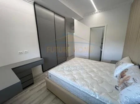 Tirane, jepet me qera apartament 2+1 Kati 1, 100 m² 900 € 
