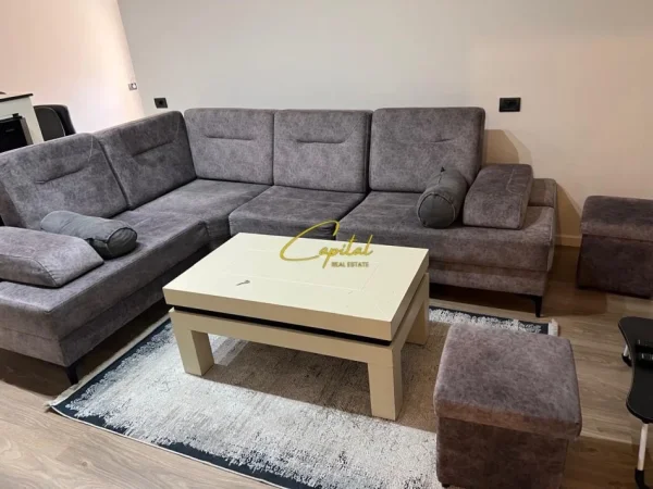 Tirane, jepet me qera apartament 3+1 Kati 4, 120 m² 650 € (RRUGA E DIBRES)