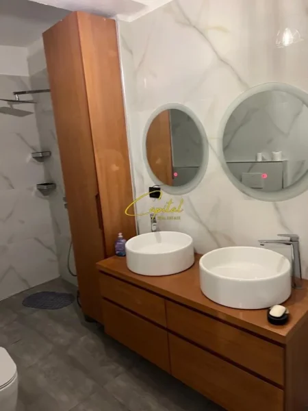 Tirane, jepet me qera apartament 3+1 Kati 4, 120 m² 650 € (RRUGA E DIBRES)