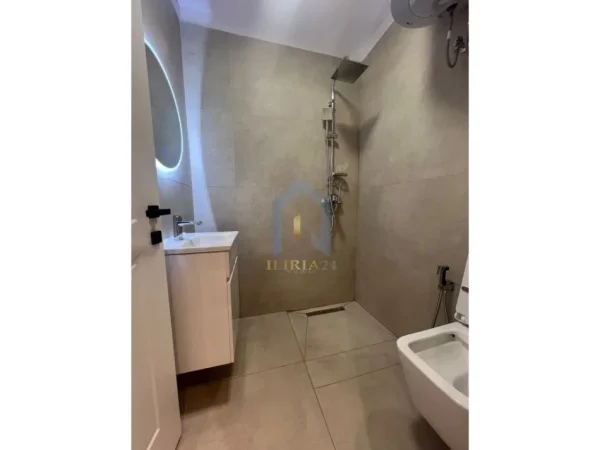 Tirane, shes apartament 1+1 Kati 1, 40 m² 105.000 € (21 Dhjetori MOZAIKU I TIRANES)